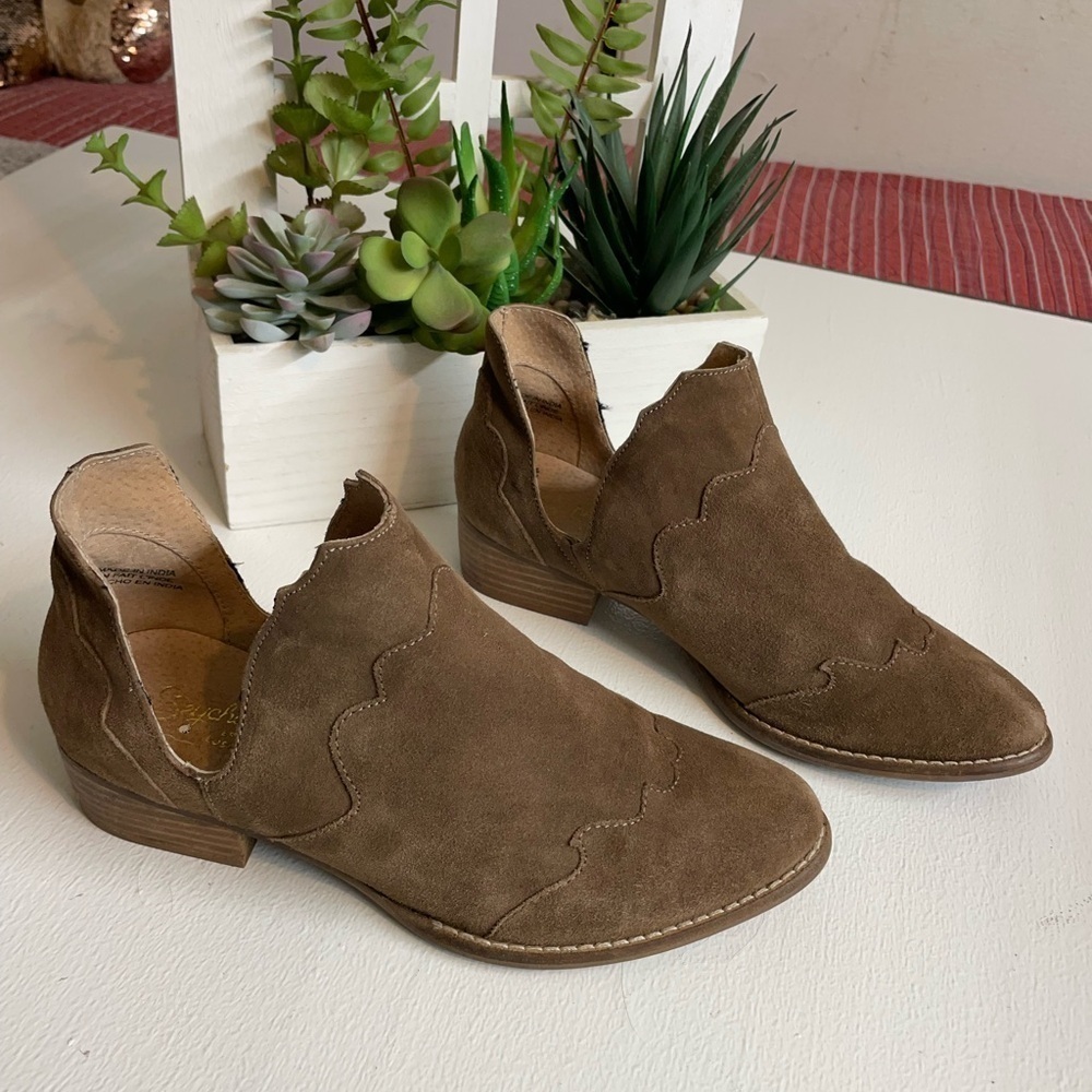 Skechers booties size  6.5